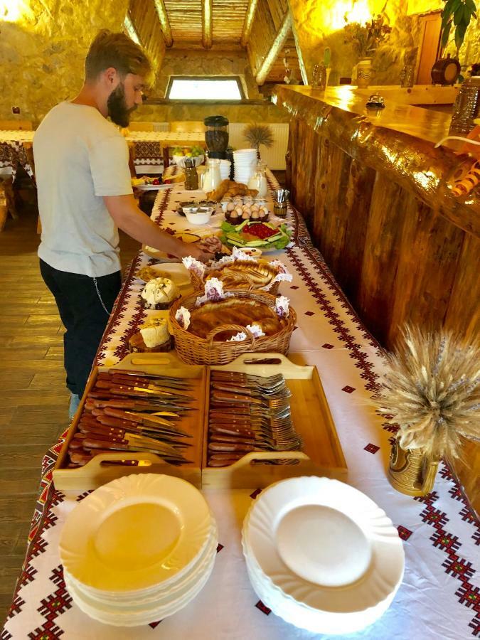 Pensiunea 3 Brazi Zărneşti Esterno foto